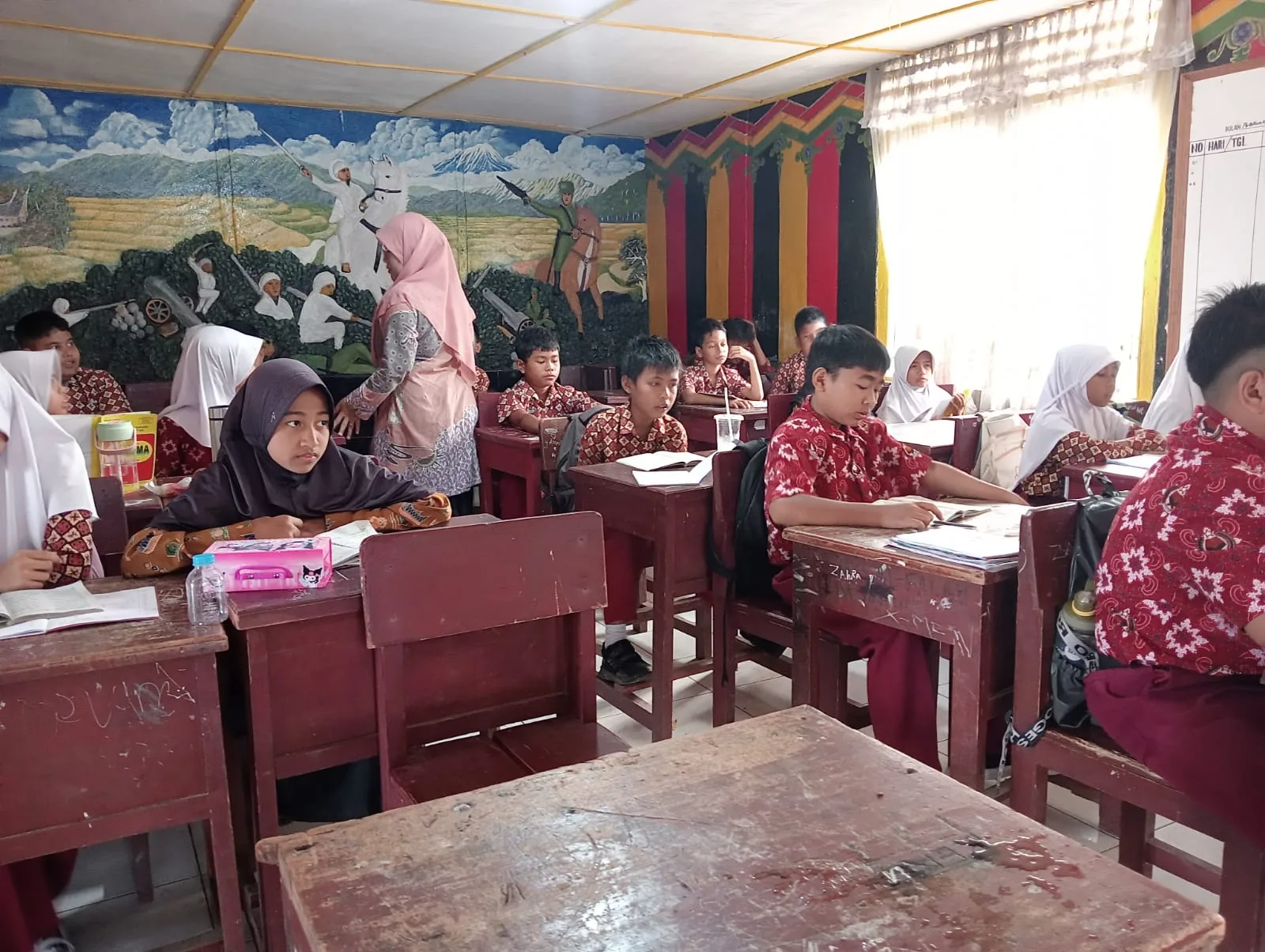 Membaca di Perpustakaan